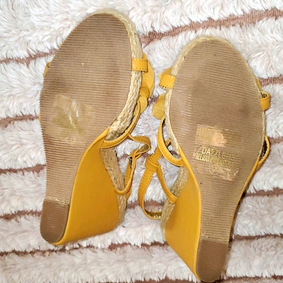 Wedges 👠💛🌼 - Picture 3 of 4